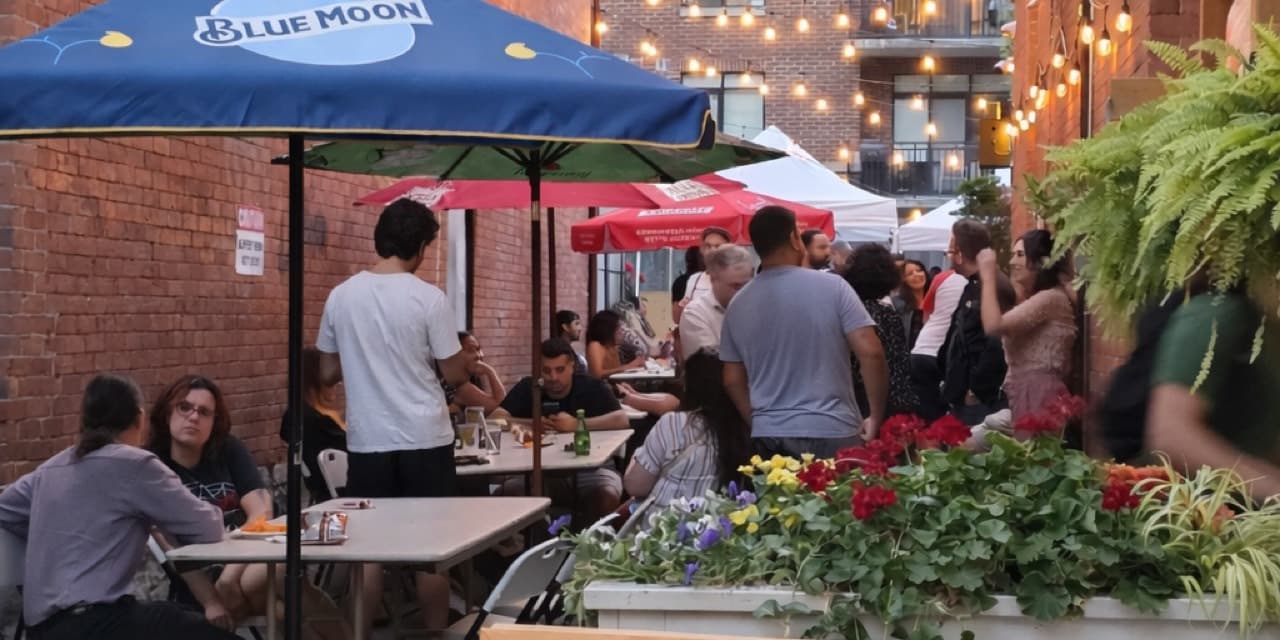 T's Pub patio